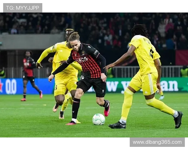 波黑居民出租阳台看球引热议